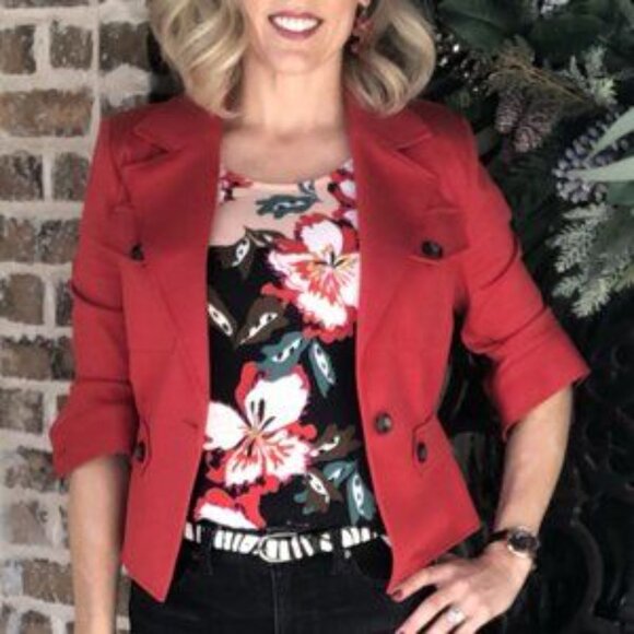 CAbi #5542 Hibiscus Print Sleeveless Blouse - Picture 13 of 15